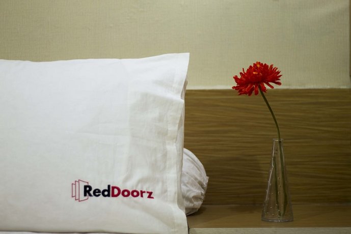 Reddoorz Plus At Cihampelas 3 Bandung Compare Deals - 