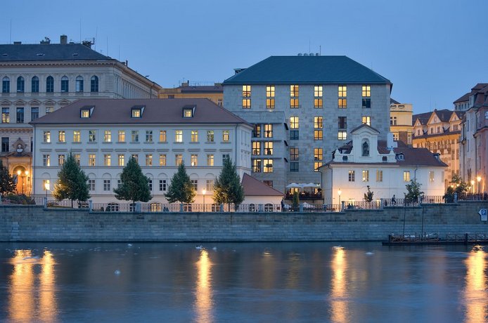 포시즌스 호텔 프라하, Four Seasons Hotel Prague