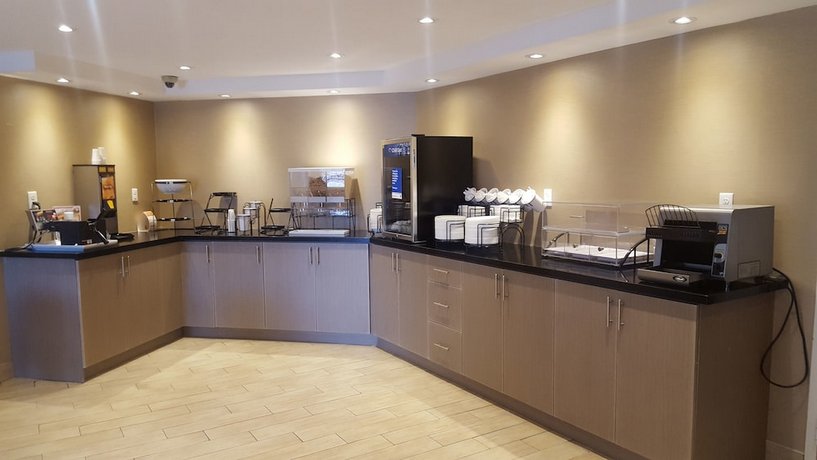 Comfort Inn Toronto North Compare Deals