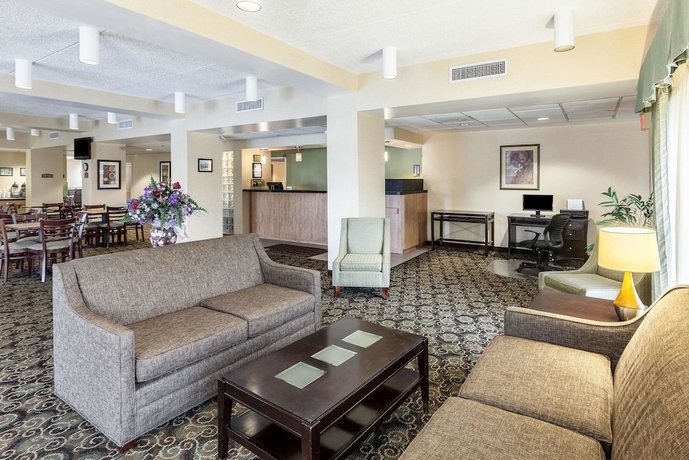 Quality Inn San Antonio Fiesta At Six Flags Compare Deals