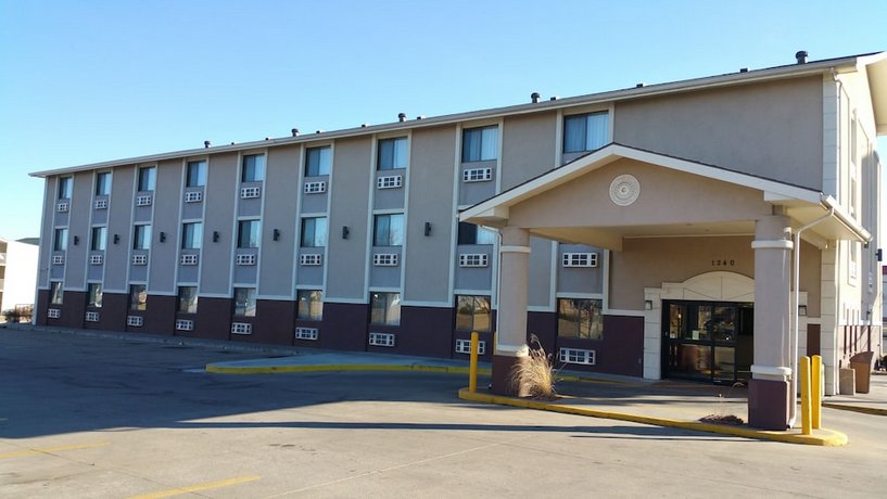 Quality Inn Topeka Compare Deals