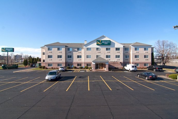 Brooklyn Center Quality Inn Compare Deals