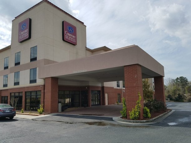 Comfort Suites Macon Compare Deals