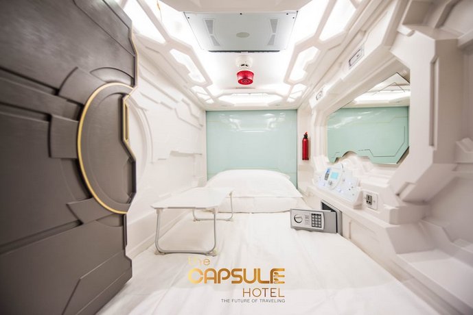 더 캡슐 호텔, The Capsule Hotel