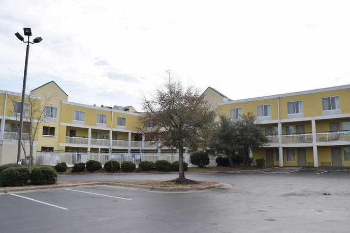 Quality Inn Rocky Mount Compare Deals