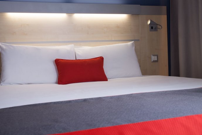Holiday Inn Express Toulouse Airport Blagnac Compare Deals