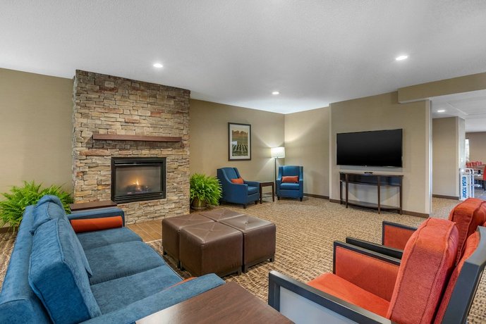 Comfort Suites Cedar Falls Compare Deals