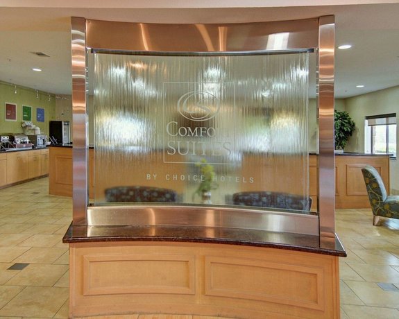 Comfort Suites Lindale Compare Deals