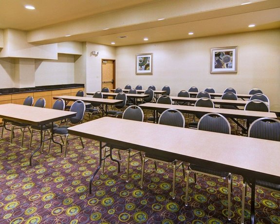 Comfort Suites Lindale Compare Deals