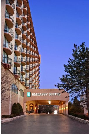 Embassy Suites Kansas City Plaza Compare Deals - 