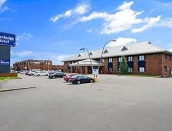 트래블로지 호텔 바이 윈덤 몬트리올 에어포트, Travelodge Hotel by Wyndham Montreal Airport