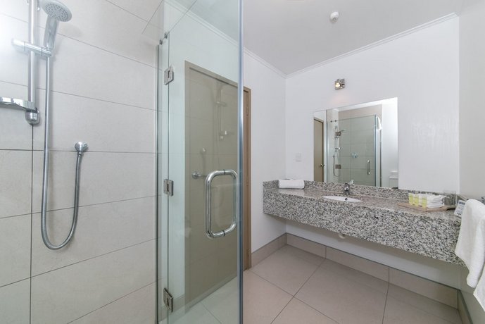 Country Comfort Hotel Auckland Airport Gateway Compare Deals