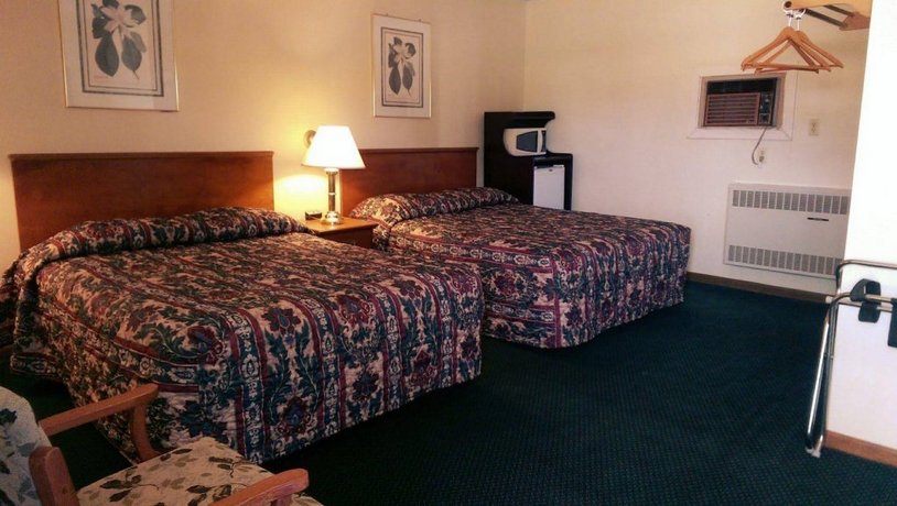Colonial Inn Dyersville ديرسفيل قارن عروض الأسعار