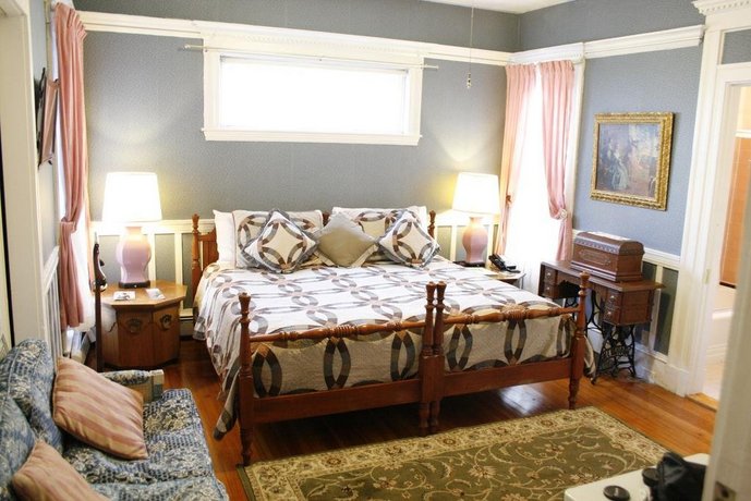 Coolidge Corner Guest House Boston Compare Deals About Coolidge Corner Guest House