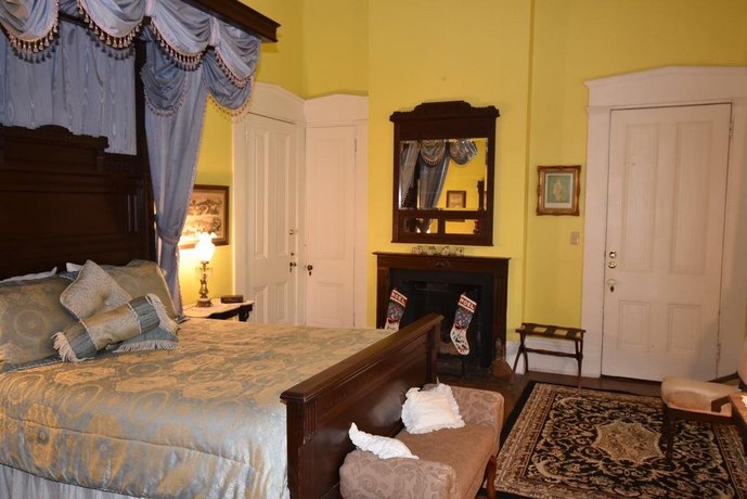 Corners Mansion Inn A Bed And Breakfast Vicksburg Compare Deals About Corners Mansion Inn A Bed And Breakfast