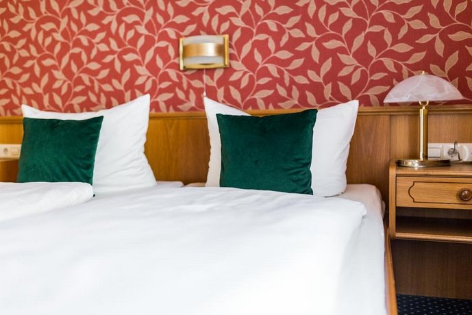 Hotel Lowen Weinstube Meersburg Compare Deals