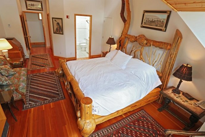 Beaujolais Boutique B&B At Thea's House, Banff - Compare Deals