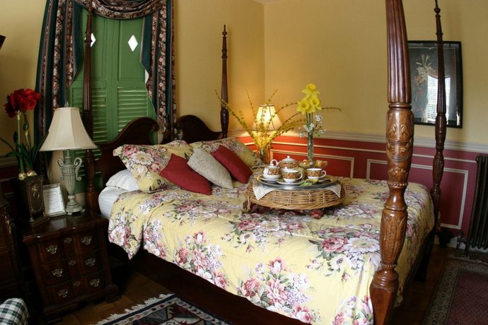 The Williamsburg Manor Bed And Breakfast Compare Deals - 