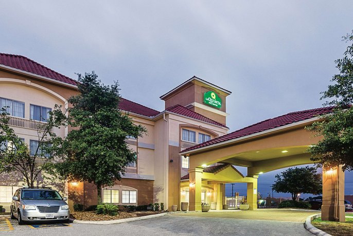 Inn And Suites New Braunfels Compare Deals