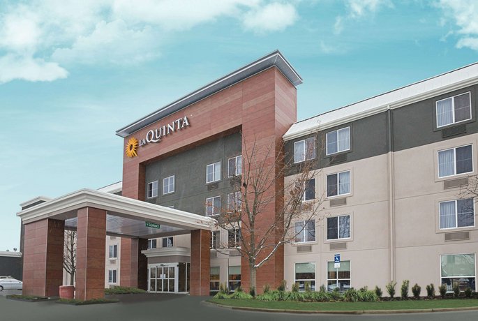 Inn Suites Detroit Utica Compare Deals - 