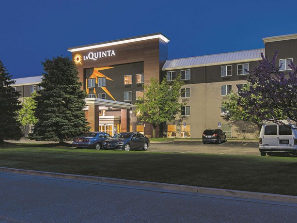 Inn Suites Detroit Utica Compare Deals - 