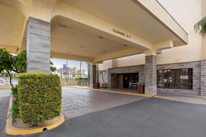 Comfort Inn Suites Anaheim Compare Deals