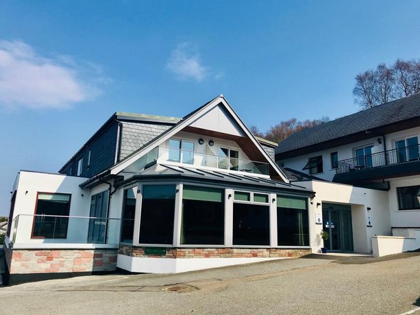 Clan Macduff Hotel
