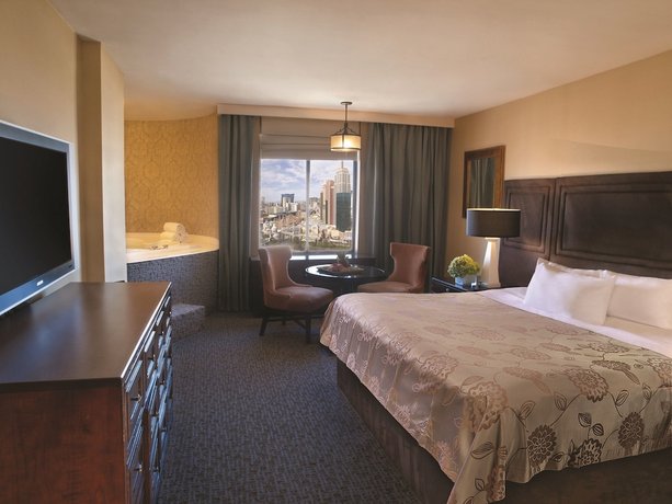 resort luxury suite excalibur hotel casino