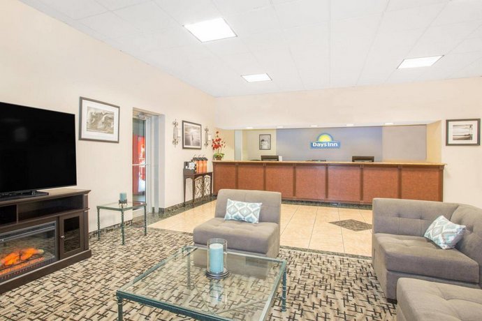 Days Inn By Wyndham Titusville Kennedy Space Center - 