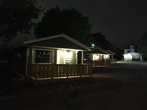 Royalty Maples Cottages And Motel Charlottetown Compare Deals