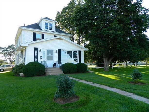 Royalty Maples Cottages And Motel Charlottetown Compare Deals