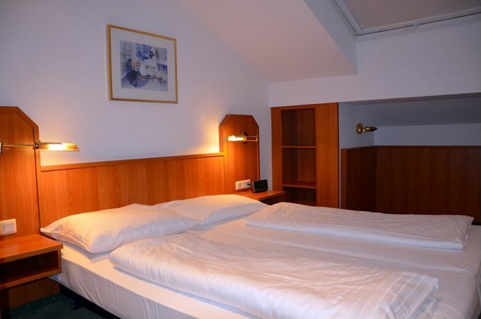 Hotel Haus Am Park Bad Homburg Vor Der Hohe Compare Deals