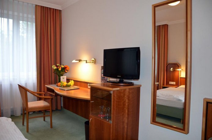 Hotel Haus Am Park Bad Homburg Vor Der Hohe Compare Deals