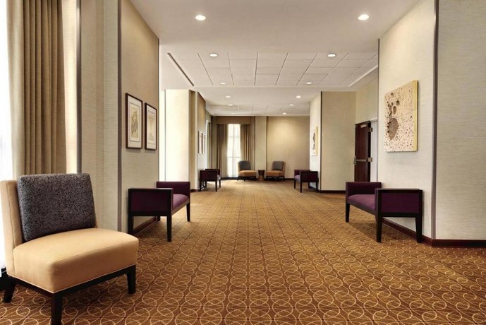 Doubletree By Hilton Milwaukeebrookfield Compare Deals - 