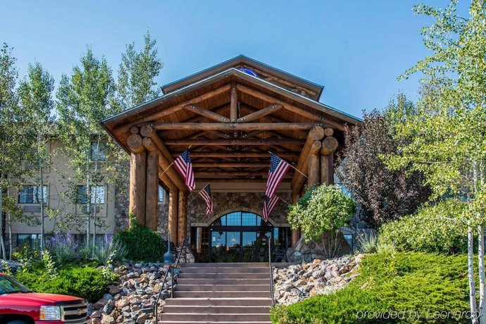Comfort Suites Golden West On Evergreen Parkway Compare Deals