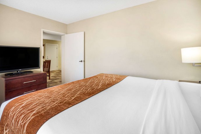 Comfort Inn And Suites Newark Compare Deals