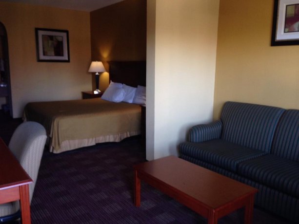 Days Inn Suites By Wyndham Memphis East Compare Deals