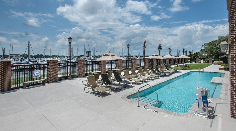 Hilton Garden Inn Charleston Waterfrontdowntown Compare Deals - 