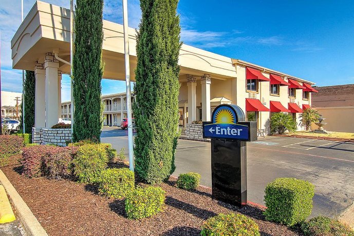 Days Inn By Wyndham Market Center Dallas Love Field - 