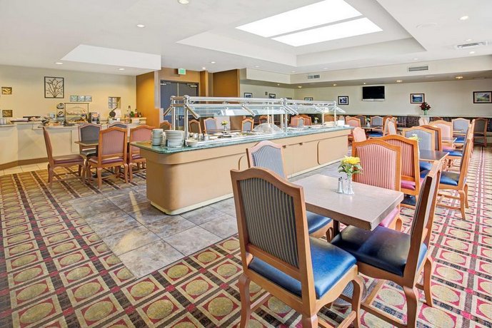 Ramada By Wyndham Englewood Hotel Suites Centennial - 