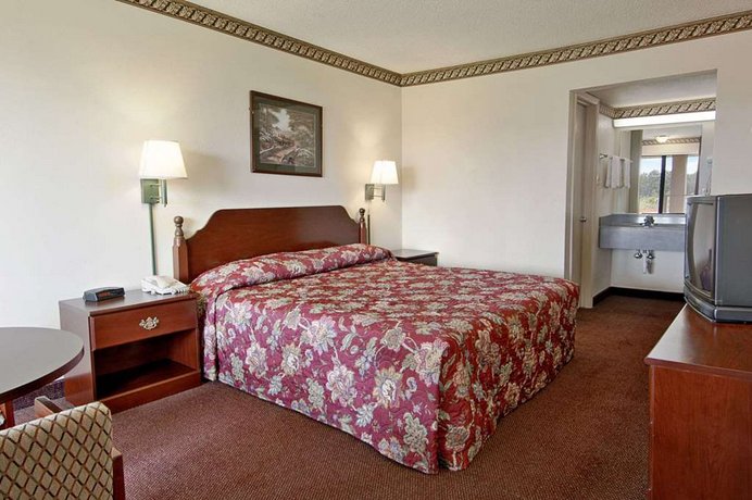Days Inn By Wyndham Concord Kannapolis Compare Deals