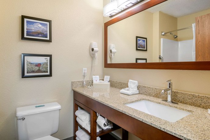 Comfort Inn North Medford Compare Deals