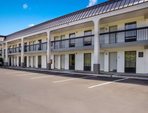 Clarion Inn Cleveland Compare Deals - 