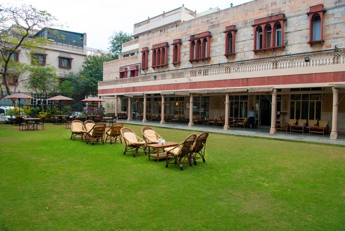 Hotel Arya Niwas
