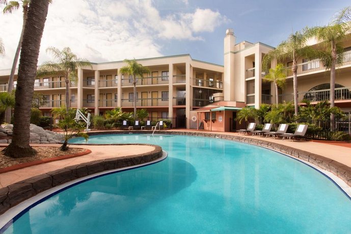 Baymont By Wyndham Tampa Near Busch Gardens Compare Deals