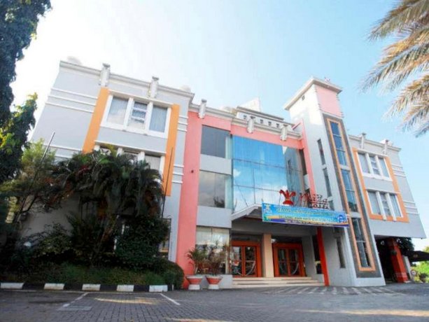 Plaza Hotel Tegal Compare Deals - 