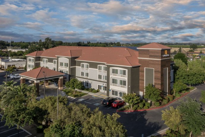 Inn Suites Visalia Sequoia Gateway Compare Deals