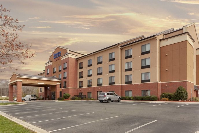 Fairfield Inn Suites By Marriott Charlotte Matthews Compare Deals