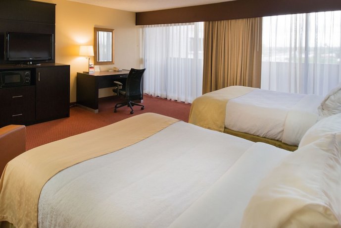 Holiday Inn Phoenix West Compare Deals