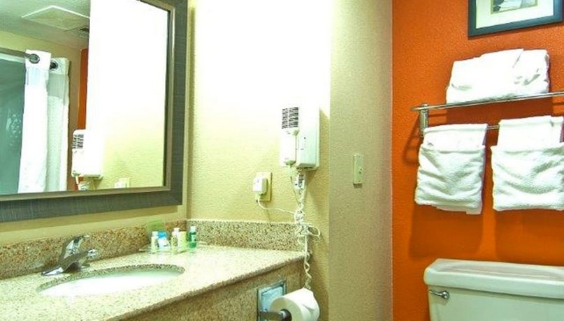 Holiday Inn Hotel Suites Slidell Compare Deals